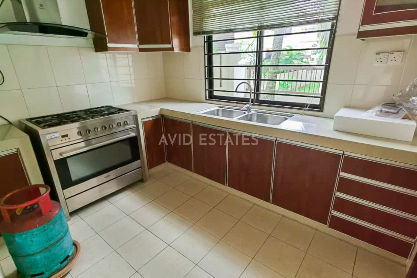 Mutiara Damansara,Selangor, 6 Bedrooms Bedrooms, ,6.5 BathroomsBathrooms,Terrace / Link,To Let,petaling jaya, kayu ara, tropicana, mutiara homes,2301